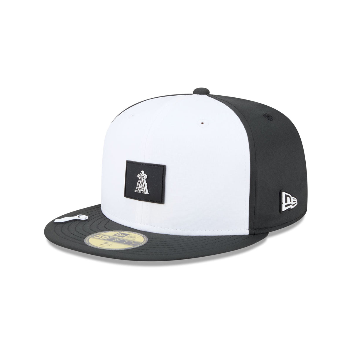 Los Angeles Angels 2026 Clubhouse Black & White 59FIFTY Fitted Hat