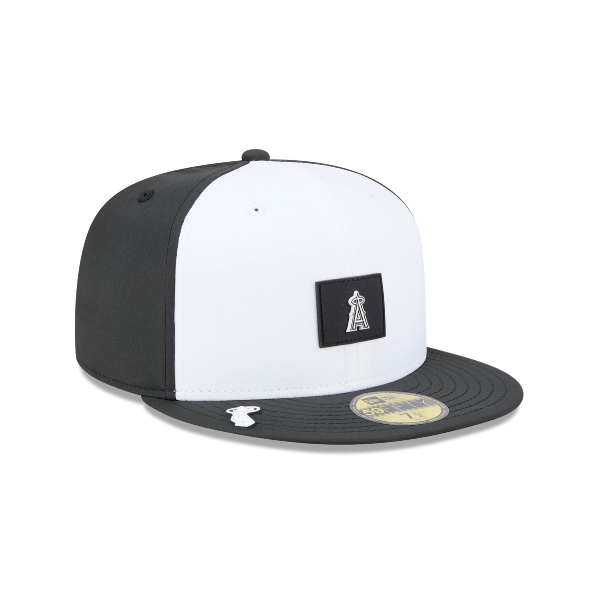 Los Angeles Angels 2026 Clubhouse Black & White 59FIFTY Fitted Hat