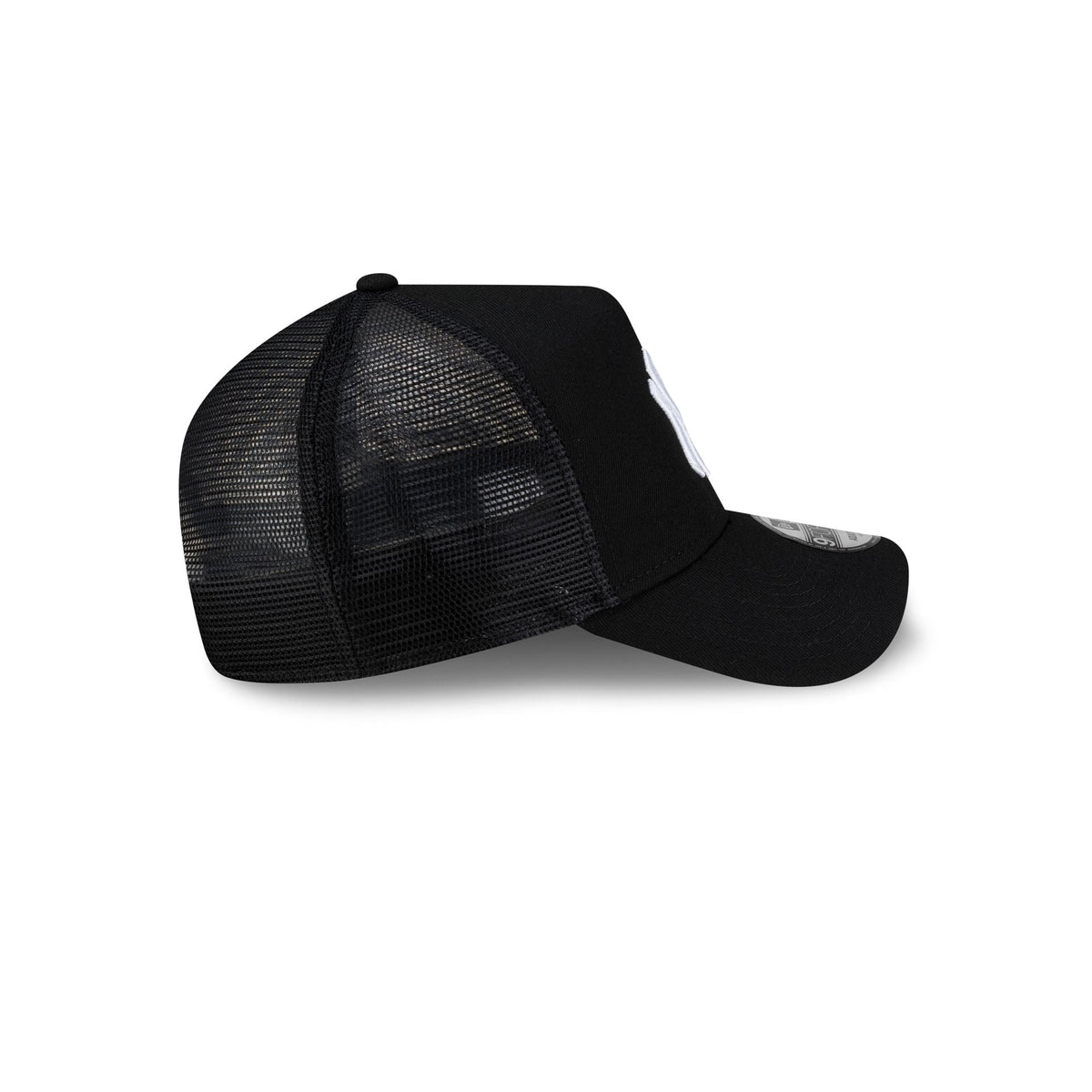 New York Yankees Side Script Black 9FORTY A-Frame Trucker Hat