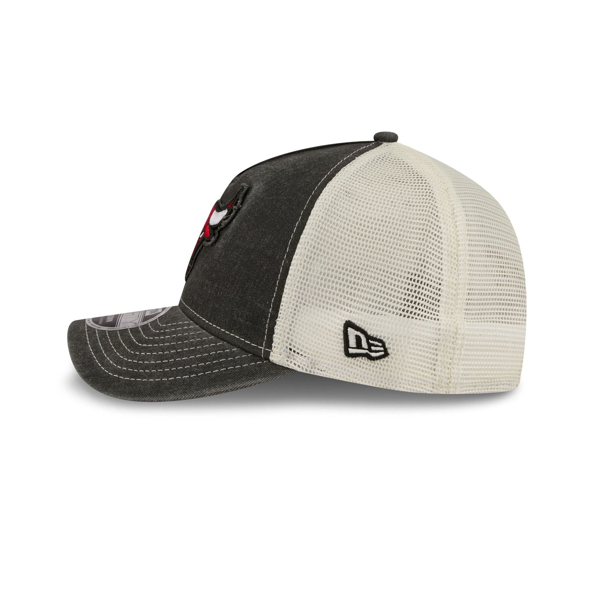 Chicago Bulls Frayed Logo 9FORTY M-Crown A-Frame Trucker Hat